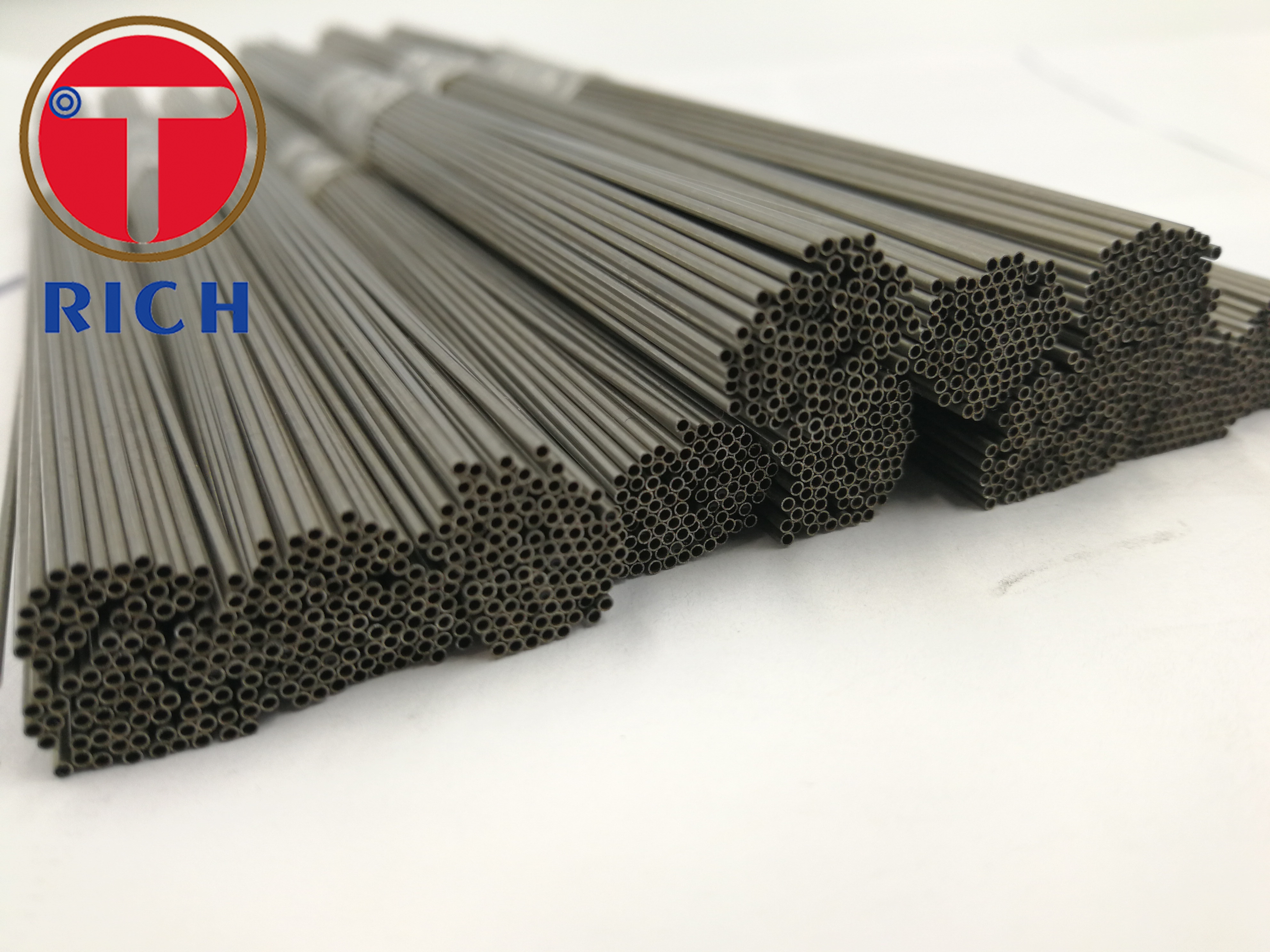 溶接された継ぎ目が無く明るい焼きなましの精密鋼管316Ti 321 2205 1